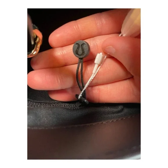 Lululemon Cactus Leather Shoulder Bag 8L Black With Gold Hardware & Dust Bag - Picture 15 of 16